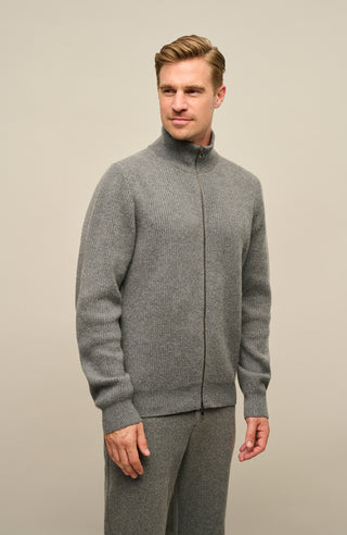 Kaschmirjacke Kirk2.0-WS in Farbe 1310 Cliff, Vorderansicht am Model, Metallreißverschluss, elegante Herrenjacke aus hochwertigem Kaschmir von Frauenschuh