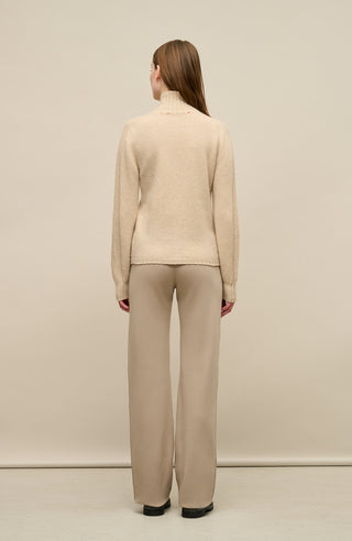 Kaschmirpullover für Damen von Frauenschuh in der Farbe camel Model Rueckansicht.