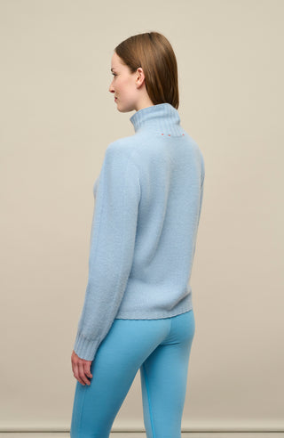 Kaschmirpullover für Damen von Frauenschuh in der Farbe skyblue Model Rueckansicht.