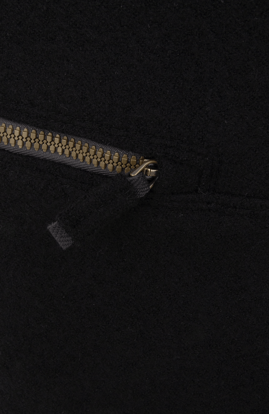 Knielanger Damen-Walkrock Modell Zita in Schwarz, Detailansicht – eleganter Wollrock mit klassischem Schnitt, ideal für Herbst und Winter.