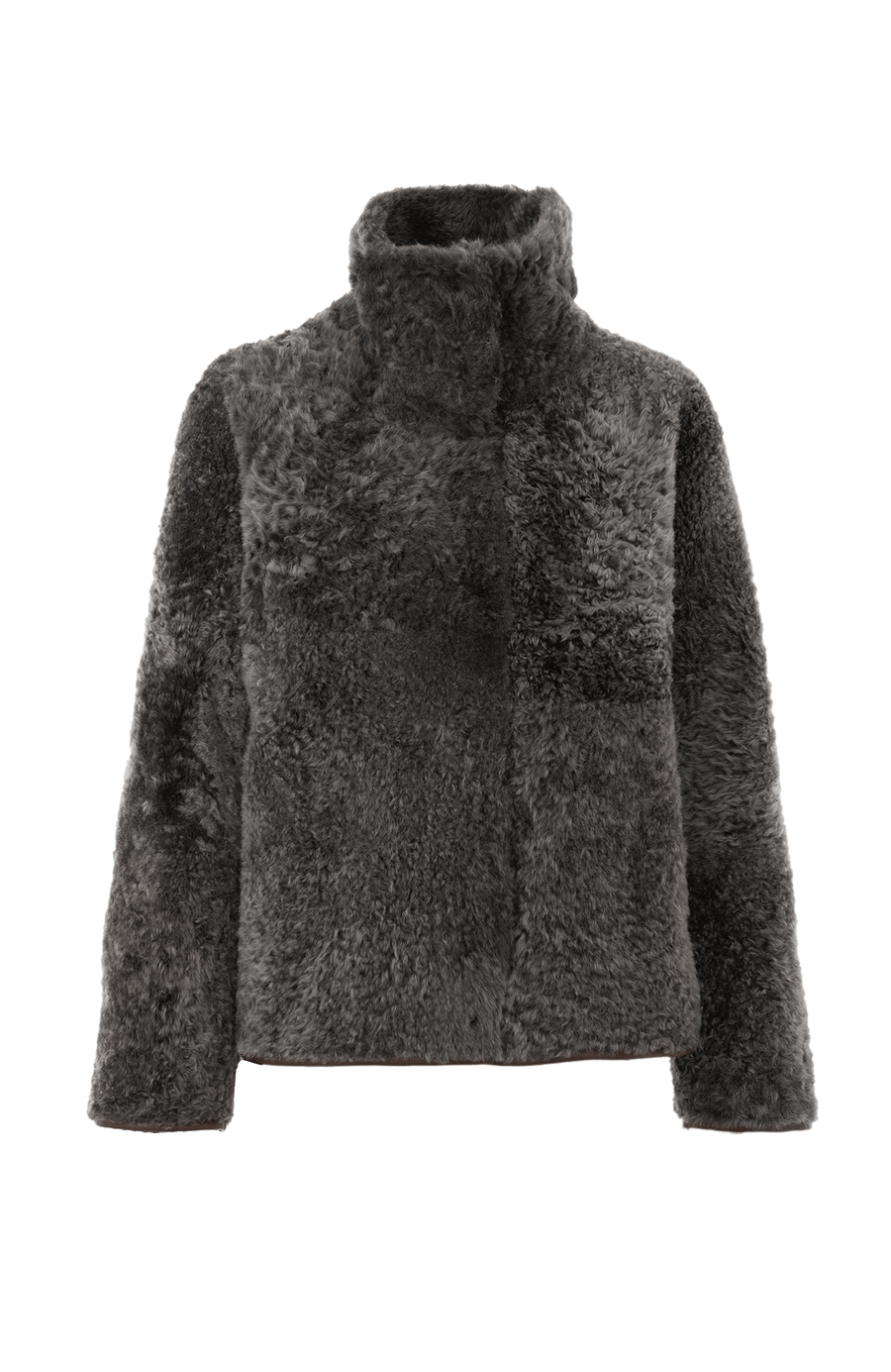 Damen Lammfellcape Modell Dolli in der Farbe Elefant, Vorderansicht Fellseite– edles Cape aus weichem Lammfell mit fließendem Schnitt, stilvoll und wärmend für die kalte Jahreszeit.“