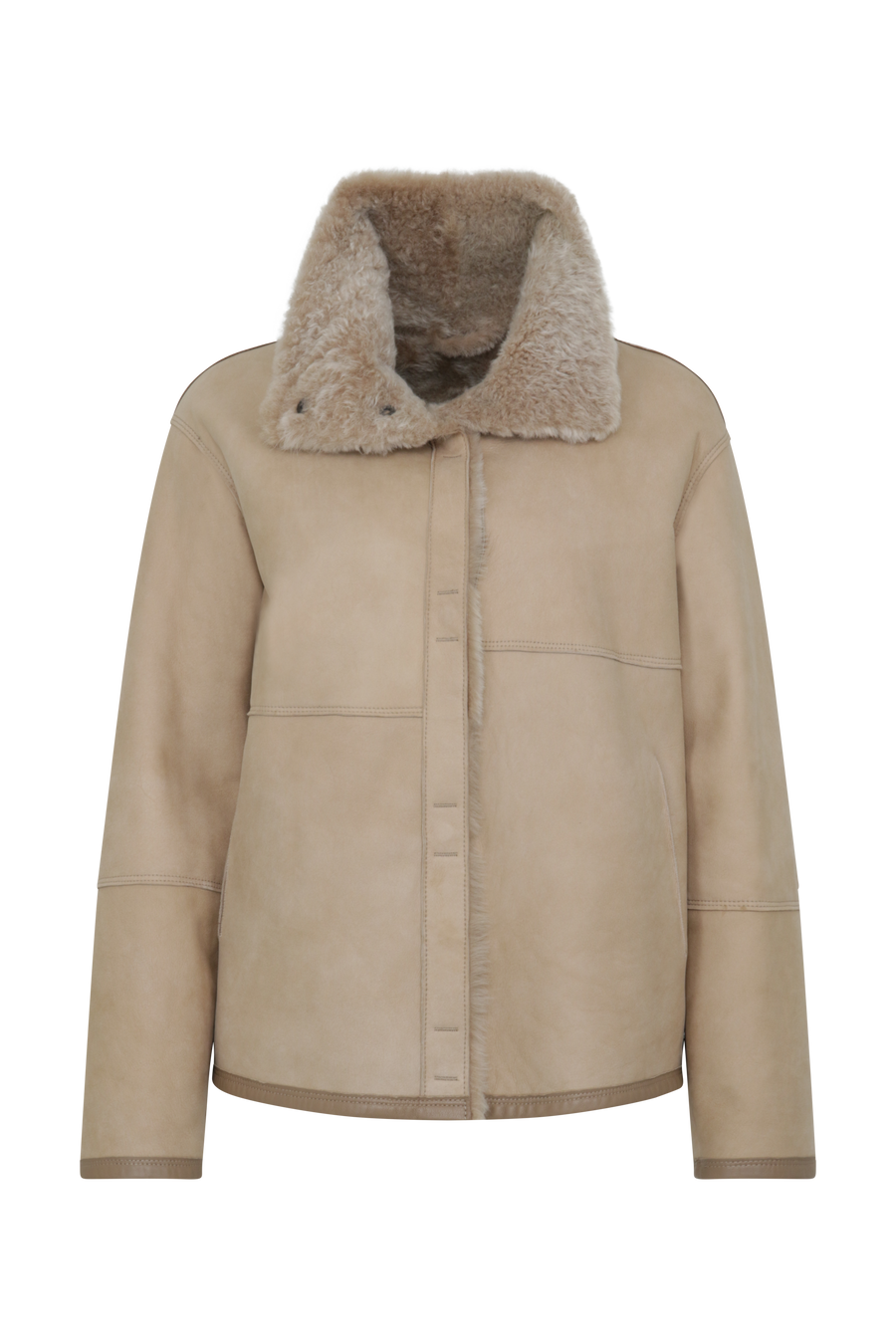 Damen Lammfellcape Modell Dolli in der Farbe sesame Vorderansicht– edles Cape aus weichem Lammfell mit fließendem Schnitt, stilvoll und wärmend für die kalte Jahreszeit.“