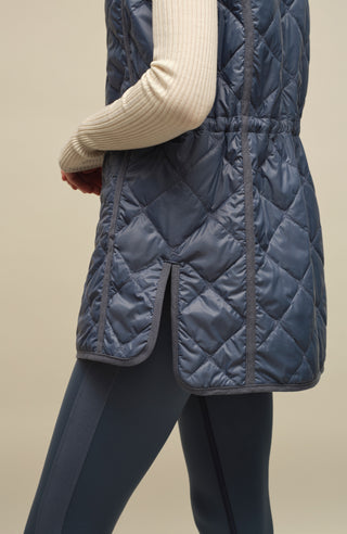 Lange Steppweste Kim-QL in Farbe  Denim, Detailansicht, Damenweste aus nachhaltiger Mode aus Österreich