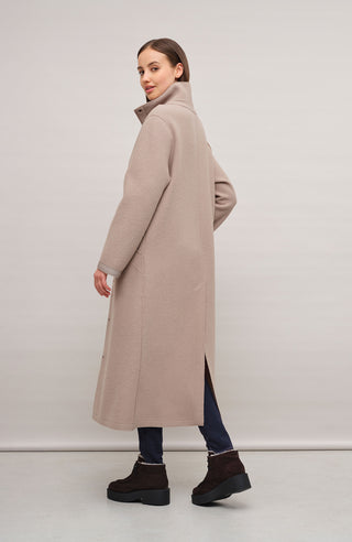 Langer Damen-Walkmantel, Modell 732129 Ella-CW in Farbe 310 Cashmere -  Model Rueckansicht