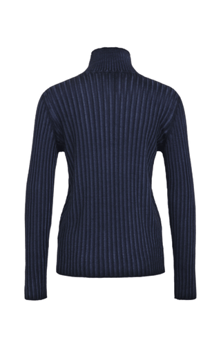 Lockerer Damen-Rollkragenpullover in Dunkelblau (Farbe midnight, Modell 533601 MarleenDyed-RB, aus weicher Baumwollmischung, zeigt das elegante Design und die feine Strickstruktur – ideal für kühle Tage und vielseitig kombinierbar