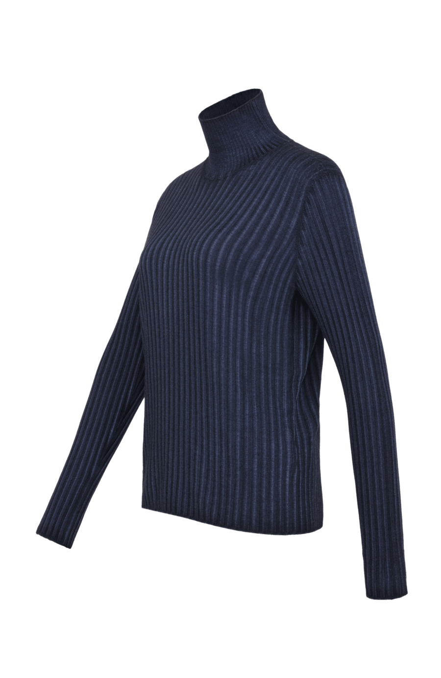 Lockerer Damen-Rollkragenpullover in Dunkelblau (Farbe midnight, Modell 533601 MarleenDyed-RB, aus weicher Baumwollmischung, zeigt das elegante Design und die feine Strickstruktur – ideal für kühle Tage und vielseitig kombinierbar