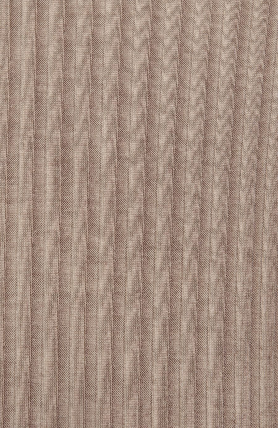 Lockerer Damen-Rollkragenpullover in Beige (Farbe cashmere, Modell 533601 MarleenDyed-RB, aus weicher Baumwollmischung, zeigt das elegante Design und die feine Strickstruktur – ideal für kühle Tage und vielseitig kombinierbar