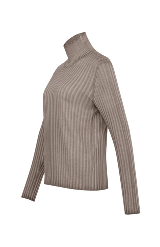 Lockerer Damen-Rollkragenpullover in Beige (Farbe cashmere, Modell 533601 MarleenDyed-RB, aus weicher Baumwollmischung, zeigt das elegante Design und die feine Strickstruktur – ideal für kühle Tage und vielseitig kombinierbar