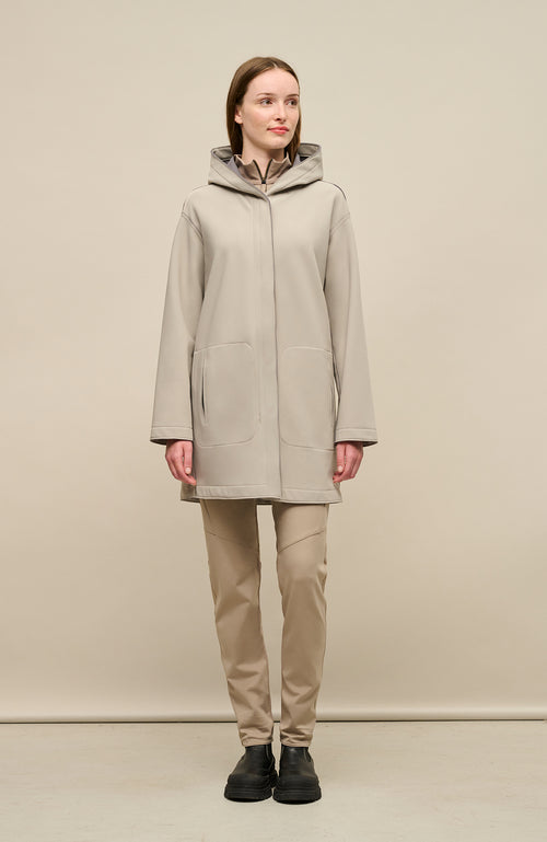 Olivia – the softshell coat that combines protection from wind and weather with stylish elegance.