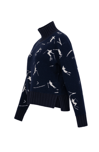 Frauenschuh Rollkragenpullover Tina Multi ME Modell 135544 in Midnight, Seitenansicht, mit farbintensivem Skifahrermotiv, Merinowolle, legere Passform