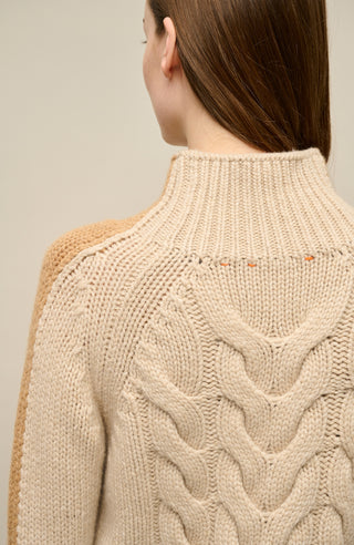 SaraCable knitted sweater with cable pattern 