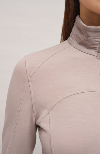 Sportjacke aus Wool Powerstretch in der Farbe Cashmere (Modell 562624_Jana-PSW), Model Detailansicht– figurbetonte Passform, durchgehender Reißverschluss und hoher Kragen