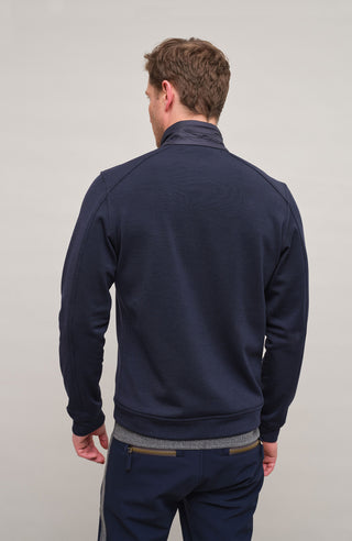 Sportliche Herrenjacke aus Wool Powerstretch in der Farbe midnight (Modell 613624_Cooper-PSW), Model Rueckansicht taillierter Schnitt, hoher Kragen und durchgehender Reißverschluss. Frauenschuh – made in Austria.icht