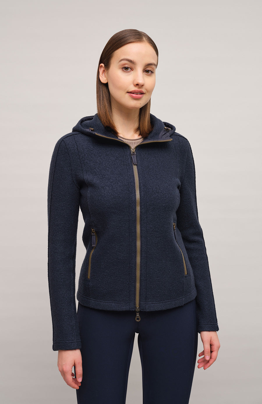 Sportliche Damen-Walkjacke mit Kapuze von Frauenschuh in Midnight (Modell 506129 Rania-CW), Model Vorderansicht. Made in Austria