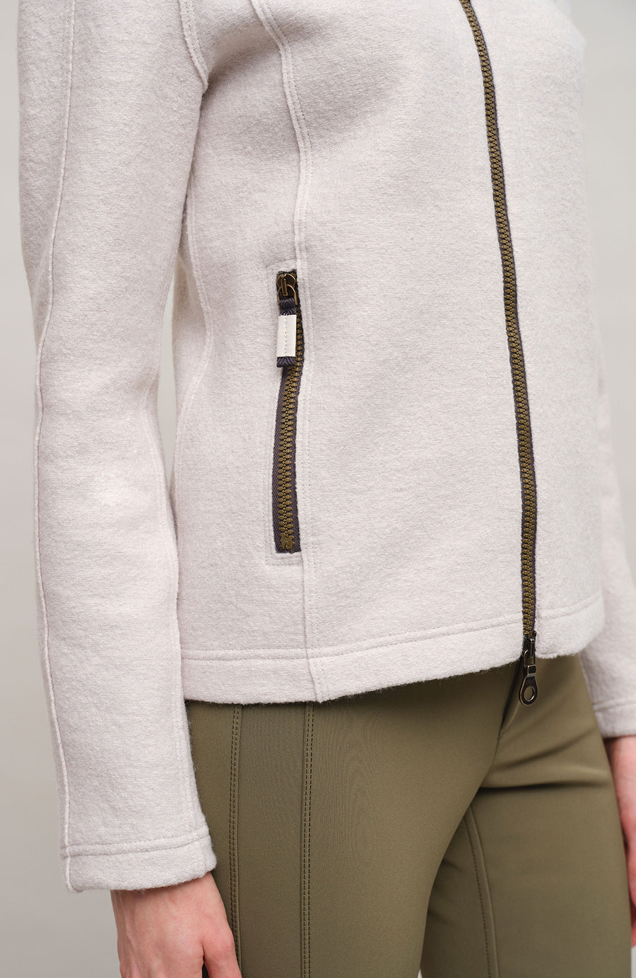 Sportliche Damen-Walkjacke mit Kapuze von Frauenschuh in sandstone (Modell 506129 Rania-CW), Model Detailansicht. Made in Austria