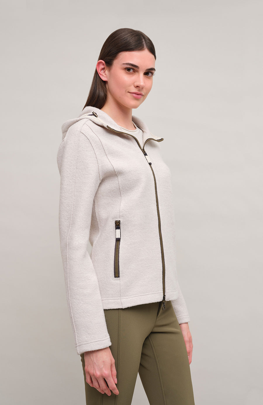 Sportliche Damen-Walkjacke mit Kapuze von Frauenschuh in sandstone (Modell 506129 Rania-CW), Model Vorderansicht. Made in Austria