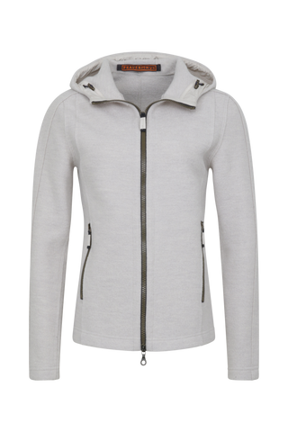 Sportliche Damen-Walkjacke mit Kapuze von Frauenschuh in sandstone (Modell 506129 Rania-CW), Vorderansicht. Made in Austria