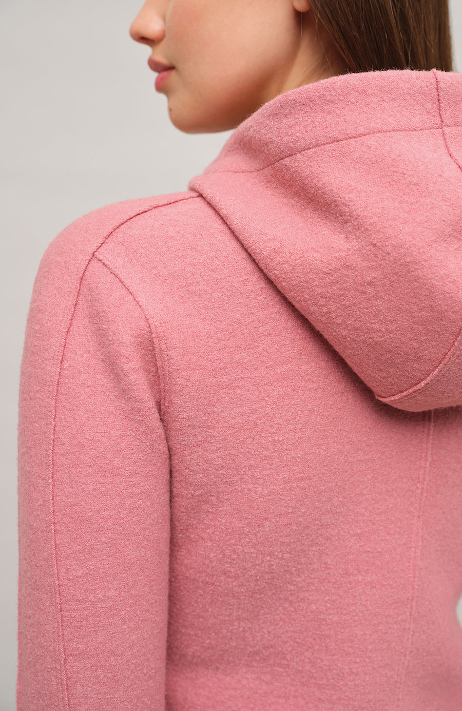 Sportliche Damen-Walkjacke mit Kapuze von Frauenschuh in Softpink (Modell 506129 Rania-CW), Model Detailansicht . Made in Austria