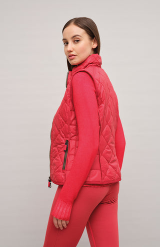 Steppweste für Damen, Modell Tracy-QL, Farbe Poppy, Model Rueckansicht, Frauenschuh Made in Austria