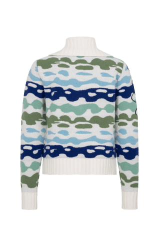 Strickjacke Delilah ME Modell 702544 in Alaskablue, Rueckansicht, mit farbintensivem Bergmotiv aus Merinowolle, legere Passform und hoher Stehkragen