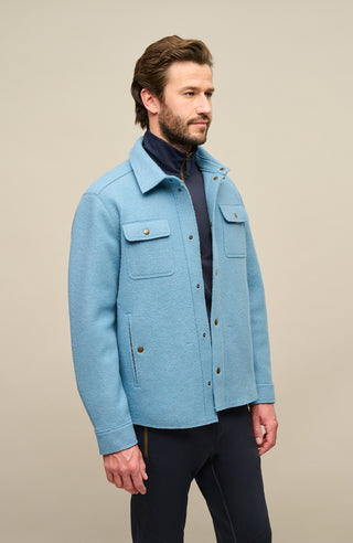 Herren Walkjacke im Holzfäller-Stil Valentin-CW (Modell 003129) in Farbe powderblue Model Vorderansicht– FRAUENSCHUH Kitzbühel, made in Austria