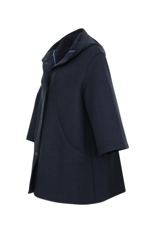 Elegantes Damen-Walkcape Modell 705129 Desiree-CW in den Farben Sandstone, Cashmere und Midnight – gefertigt in Österreich aus feinster Merinowolle
