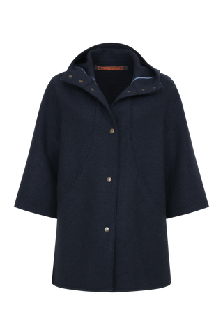 Elegantes Damen-Walkcape Modell 705129 Desiree-CW in den Farben Sandstone, Cashmere und Midnight – gefertigt in Österreich aus feinster Merinowolle