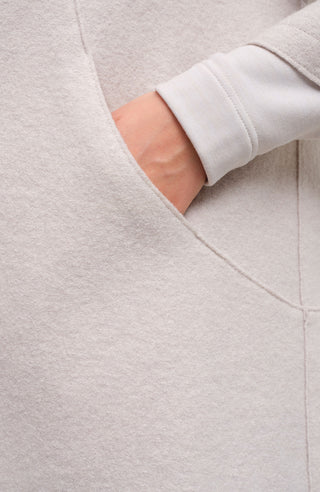 Elegantes Damen-Walkcape Modell 705129 Desiree-CW in den Farben Sandstone, Cashmere und Midnight – gefertigt in Österreich aus feinster Merinowolle