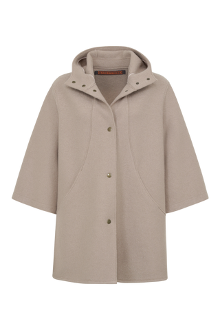 Elegantes Damen-Walkcape Modell 705129 Desiree-CW in den Farben Sandstone, Cashmere und Midnight – gefertigt in Österreich aus feinster Merinowolle