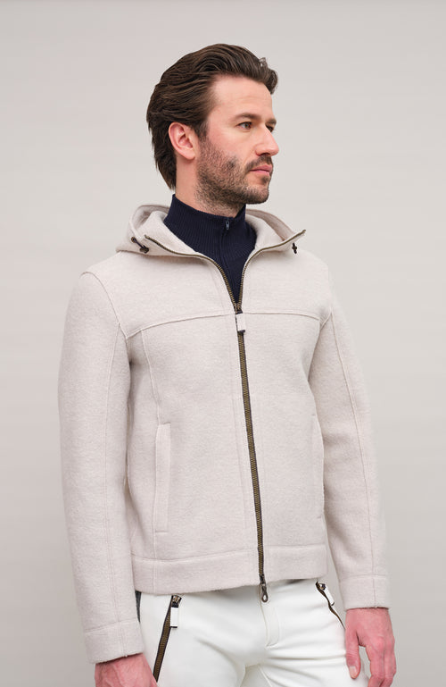 Walkjacke für Herren mit Kapuze in Beige – Modell Kian-CW, Model Vorderansicht