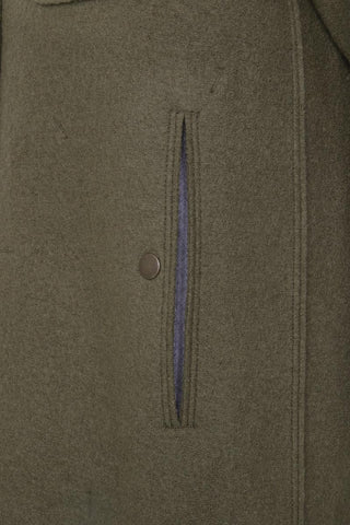 Herren Walkjacke im Holzfäller-Stil Valentin-CW (Modell 003129) in Farbe Ivy, Detailansicht– FRAUENSCHUH Kitzbühel, made in Austria
