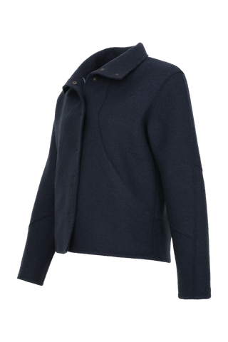 Kurz geschnittene Damen-Walkjacke von Frauenschuh, Modell 704129 Violet2.0-CW, Farbe Midnight Seitenansicht – nachhaltig gefertigt aus mulesingfreier Schurwolle