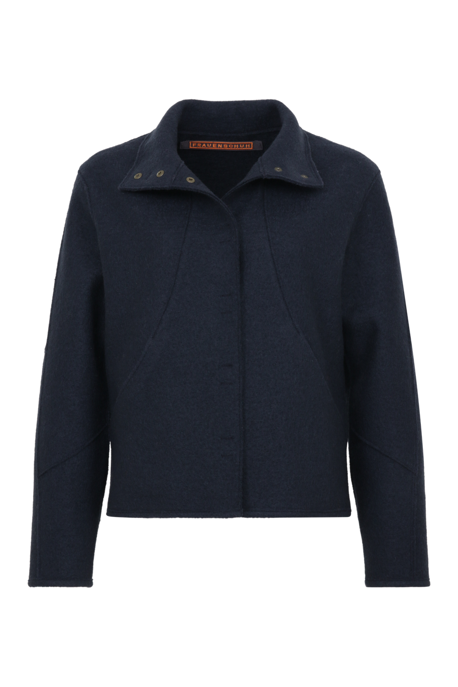 Kurz geschnittene Damen-Walkjacke von Frauenschuh, Modell 704129 Violet2.0-CW, Farbe Midnight Vorderansicht Model – nachhaltig gefertigt aus mulesingfreier Schurwolle