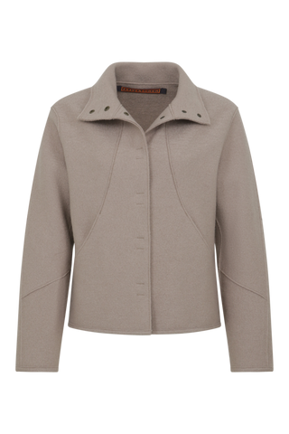 Kurz geschnittene Damen-Walkjacke von Frauenschuh, Modell 704129 Violet2.0-CW, Farbe 310 Cashmere, Vorderansicht – nachhaltig gefertigt aus mulesingfreier Schurwolle