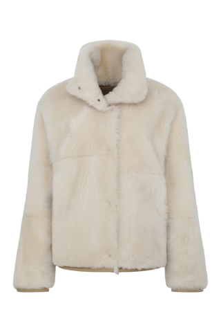 Vorderansicht Fellseite der wendbaren Lammfelljacke für Damen, Modell 788724 Dolli-LCP, Farbe 940 Caramel