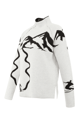 Seitenansicht eines Damenpullovers von Frauenschuh, Modell „Chatel-ME“ (Artikelnummer 009544/226-1) in der Farbe Glacier (Weiß). Der Pullover aus 100 % extrafeiner Merinowolle zeigt ein kunstvoll eingestricktes Jacquard-Motiv mit alpiner Landschaft und Skifahrern auf der Vorderseite. Das weiche, leichte Merinogarn sorgt für höchsten Tragekomfort, während der moderne Stehkragen und die feine Strickstruktur alpine Handwerkskunst mit zeitgemäßem Design verbinden – ein stilvolles Keypiece für Herbst und Winter.