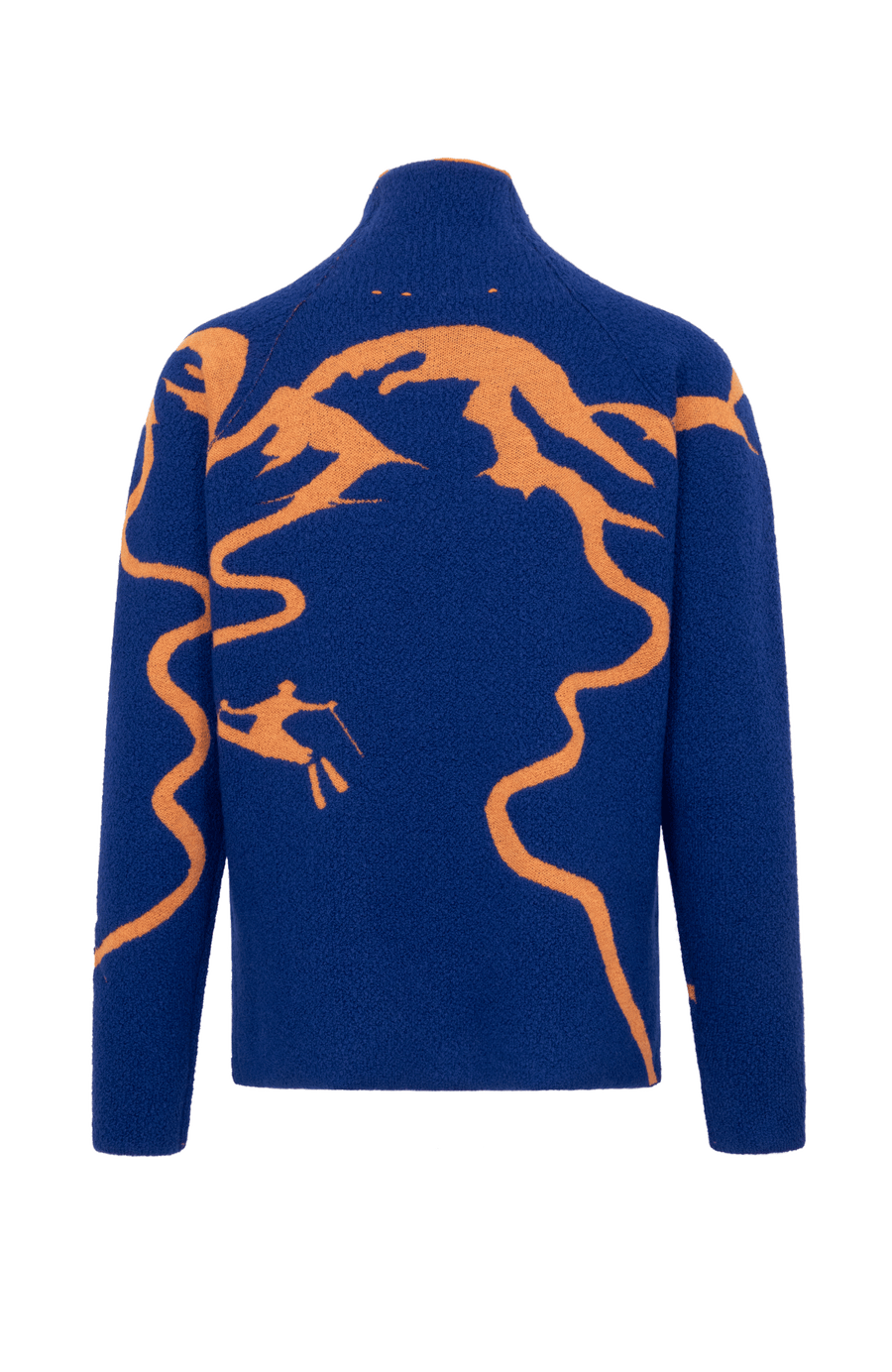 Rueckansicht eines Damenpullovers aus 100 % extrafeiner Merinowolle, Modell „Chatel-ME“ in der Farbe Marineblau. Die Vorderseite zeigt ein kunstvoll gestaltetes Jacquard-Motiv aus skizzierten Berglandschaften, urbanen Elementen und dynamischen Skifahrern. Das hochwertige Merinogarn – leicht, weich und angenehm auf der Haut – wird in Italien produziert und auf modernsten Maschinen verarbeitet. Die Kombination aus künstlerischem Design & technischer Strickkunst macht den Pullover besonders stilvoll