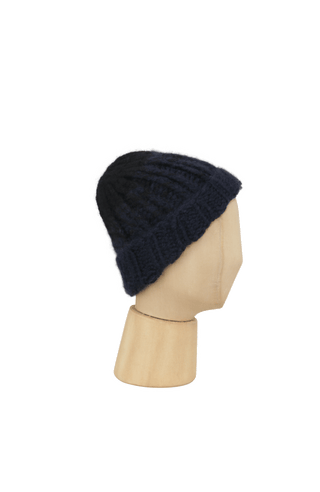 Beanie1, handgestrickt aus 100 % Kaschmir, luxuriös weich, fühlt sich an wie Seide, kratzt nicht. Klassischer Rippstrick für perfekten Sitz, modern im Bi-Color-Design, wärmend, leicht und hautfreundlich. Perfekt für kalte Tage. In der Farbe Dunkelblau (Farbe: midnight)