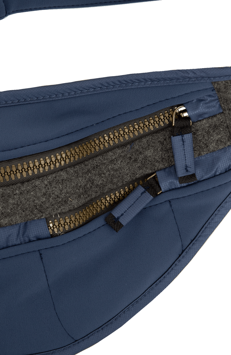Beltbag-S Hüfttasche aus Schöller Softshell mit geräumigem Hauptfach und zwei kleinen Ziptaschen vorne. Weitenverstellbarer Gurt mit Steckschließe. Innenmaterial aus wasserabweisendem Performance Ski. Mit Lodendetails. Leicht und körpernah tragbar – klassisch um die Hüfte oder quer über den Rücken. Farbe: Blau (Farbe: alaska blue)