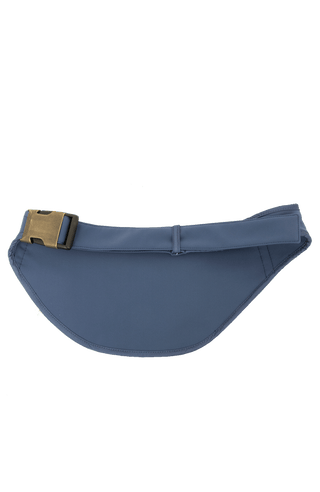 Beltbag-S Hüfttasche aus Schöller Softshell mit geräumigem Hauptfach und zwei kleinen Ziptaschen vorne. Weitenverstellbarer Gurt mit Steckschließe. Innenmaterial aus wasserabweisendem Performance Ski. Mit Lodendetails. Leicht und körpernah tragbar – klassisch um die Hüfte oder quer über den Rücken. Farbe: Blau (Farbe: alaska blue)