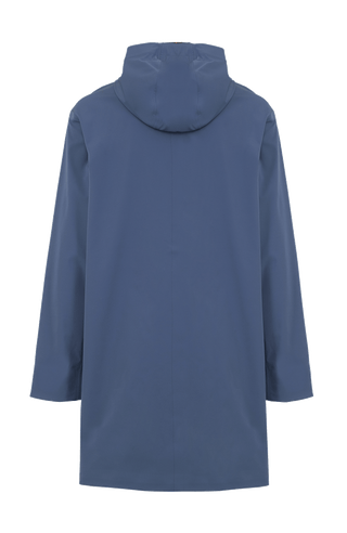 Damen-Funktionsmantel aus atmungsaktivem, wind- und wasserfestem 3-Layer-Material mit geradem Schnitt, verborgenem Reißverschluss mit Druckknopfleiste, zwei Seitentaschen und zwei Innentaschen. Oversize Schnitt für eine locker fallende Passform. Wählen Sie Ihre gewöhnliche Größe. In der Farbe Blau (Farbe: denim).