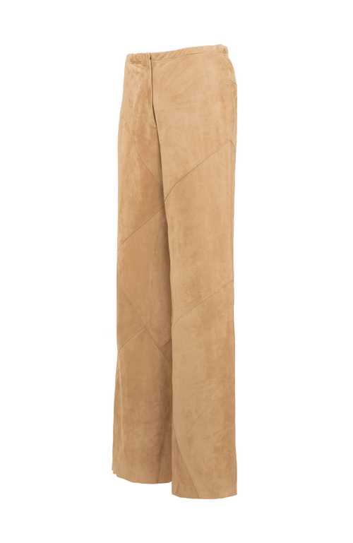 Hose Mandy-Ca aus ökologisch gefärbtem und gegerbtem Lammleder, elastischer Bund, teilgefüttert, geometrische Patchwork-Nähte, weich, anschmiegsam und leicht. Farbe Hellbraun (Farbe: caramel).