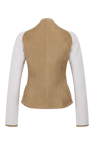 Lederjacke JoyMulti-EL mit traditionellem Walk an den Ärmeln, enganliegend, feminin und tailliert geschnitten. Leichtes Tragegefühl, offenkantige Ledernahtverarbeitung, Stehkragen, Leder-eingefasste Ärmelabschlüsse, markanter Zwei-Wege-Zipper, Seitentaschen. Leder in der Farbe hell braun, Walk in der Farbe weiß-beige. (Farbe: caramel)