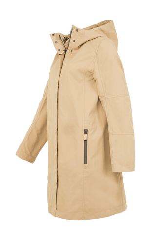 Damen-Knielanger Mantel aus Outdoor Cotton, wasser- und windabweisend, gerade Passform mit schmaler Silhouette, Stehkragen und weitenregulierbare Kapuze, Knopfleiste mit verdecktem Zwei-Wege-Zipper, Ripsband an Ärmelabschlüssen und Saum, seitliche Taschen mit markantem Zipper. In der Farbe Beige-Braun (Farbe: caramel).