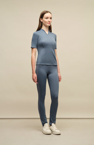 Damen-Legging Daphne-NP aus Natural Powerstretch mit glatter, glänzender Oberfläche, schmale Passform, taillenhoher Bund, sehr bequem durch eingearbeiteten Gummibund. In der Farbe Blau (Farbe: denim)