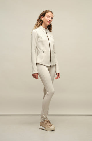 Damen-Legging Daphne-NP aus Natural Powerstretch mit glatter, glänzender Oberfläche, schmale Passform, taillenhoher Bund, sehr bequem durch eingearbeiteten Gummibund. In der Farbe Weiß-Beige (Farbe: sandstone)