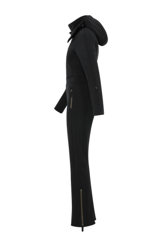 Performance Ski-Overall Kate-S aus Schöller Softshell, enganliegende Passform, Taillenbetonung durch angedeuteten Gürtel, abnehmbare Kapuze, Oberkörper gefüttert, markanter Zip, zwei Taschen mit markantem Zip, Skipasstasche mit nahtfeinem Zip, klassische Frauenschuh Features wie Kantenschutz aus Alcantara-Leder, enganliegende Ärmelbündchen und Schneefang. Robustes, elastisches Material, wasser- und windabweisend, ideal für die Skipiste. In der Farbe Schwarz (Farbe: black)