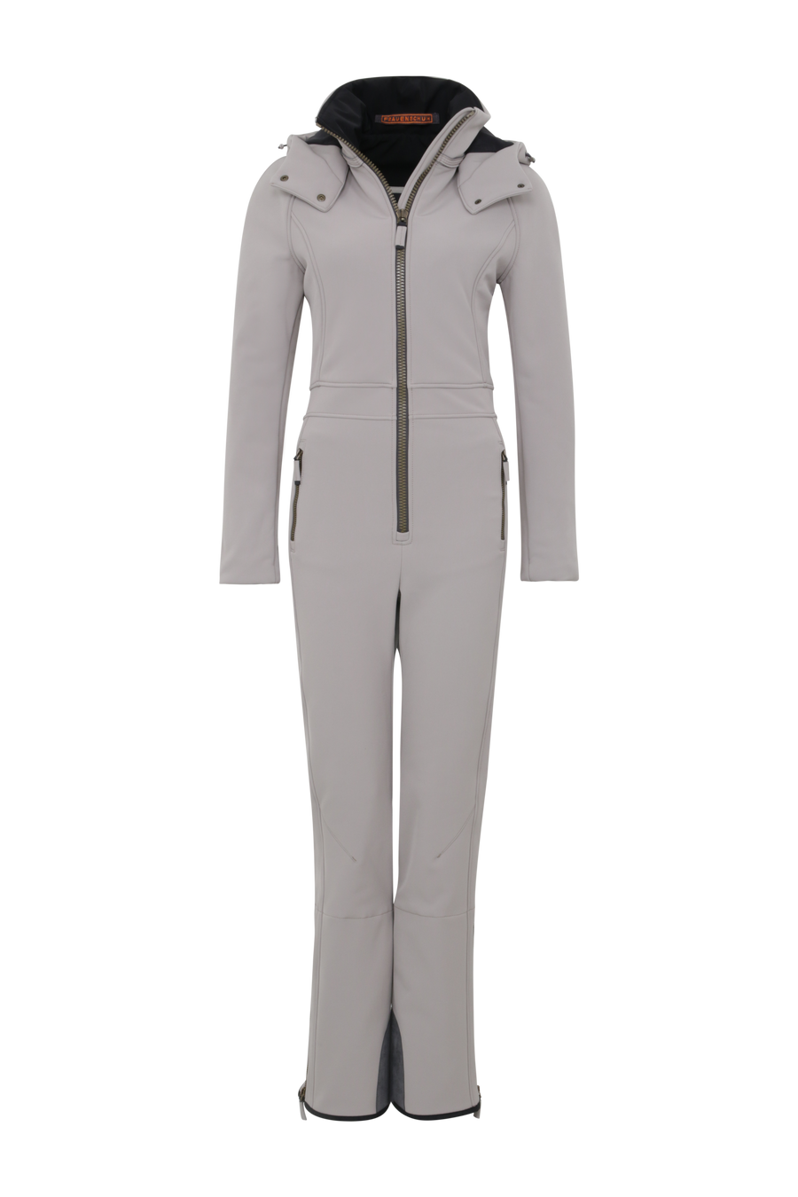Performance Ski-Overall Kate-S aus Schöller Softshell, enganliegende Passform, Taillenbetonung durch angedeuteten Gürtel, abnehmbare Kapuze, Oberkörper gefüttert, markanter Zip, zwei Taschen mit markantem Zip, Skipasstasche mit nahtfeinem Zip, klassische Frauenschuh Features wie Kantenschutz aus Alcantara-Leder, enganliegende Ärmelbündchen und Schneefang. Robustes, elastisches Material, wasser- und windabweisend, ideal für die Skipiste. In der Farbe Hellbraun (Farbe: cashmere)
