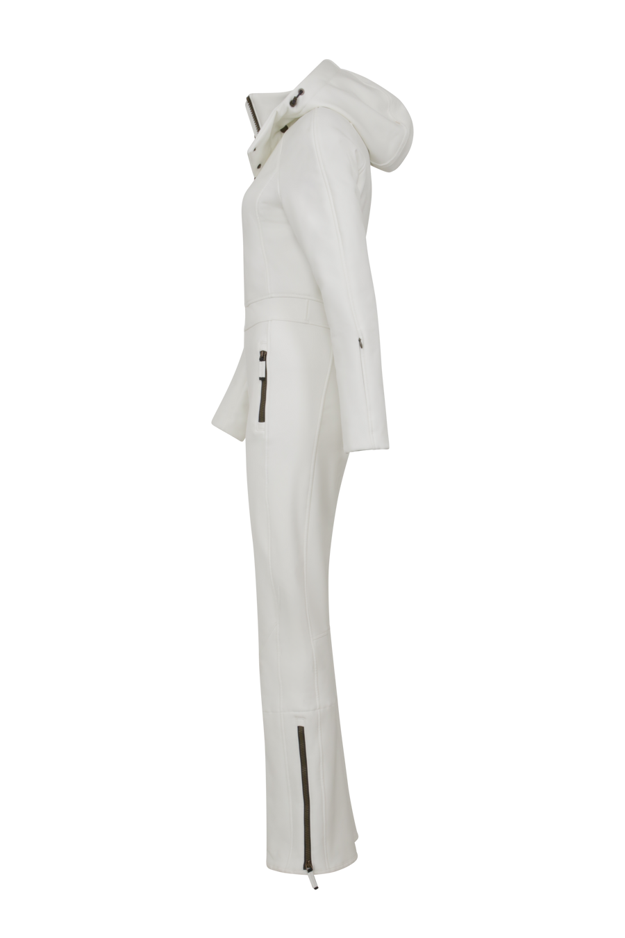 Performance Ski-Overall Kate-S aus Schöller Softshell, enganliegende Passform, Taillenbetonung durch angedeuteten Gürtel, abnehmbare Kapuze, Oberkörper gefüttert, markanter Zip, zwei Taschen mit markantem Zip, Skipasstasche mit nahtfeinem Zip, klassische Frauenschuh Features wie Kantenschutz aus Alcantara-Leder, enganliegende Ärmelbündchen und Schneefang. Robustes, elastisches Material, wasser- und windabweisend, ideal für die Skipiste. In der Farbe Hellgrau (Farbe: cloud)