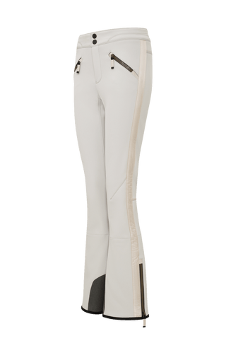 Sportliche Softshell-Skihose Christie-S, figurbetonter Schnitt mit höher geschnittenem Bund im Rücken, spezielle Sicherheitsdruckknöpfe, zwei Eingriffstaschen mit Reißverschluss, Zipper am Beinsaum, elastischer Schneefang, Kantenschutz aus Alcantara und leicht aufgeraute Innenseite für weichen Tragekomfort. Ergonomisches Knie für maximale Bewegungsfreiheit. GRÖßENHINWEIS: Figurbetonte Passform, wählen Sie Ihre gewohnte Größe. In der Farbe Weiß-Beige (Farbe: sandstone)